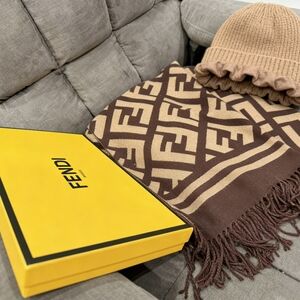 <AUTHENTIC>Fendi Scarf